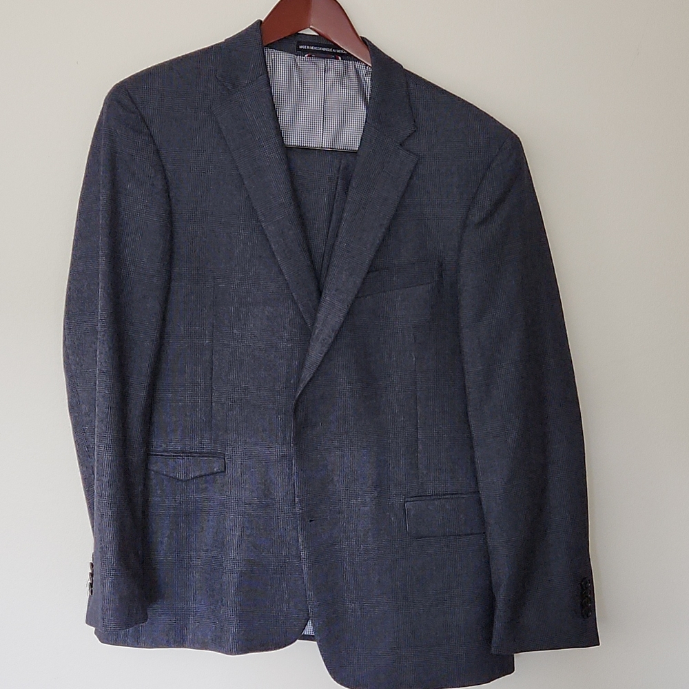 SUIT
